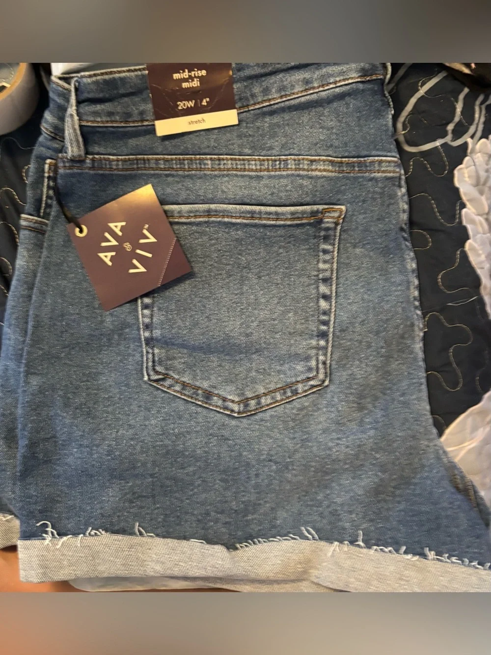 NWT Ava & Viv Mid Rise Jean Shorts size 20W